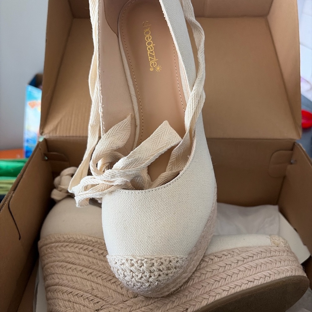 Shoe Dazzle Cream Canvas Espadrille Wedge with Ankle Wrap